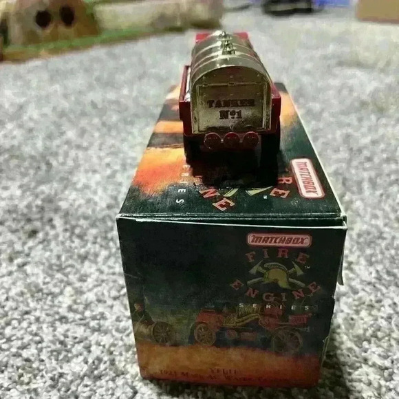 Matchbox Models of Yesteryear YFE11-M 1923 Mack AC Fire Engine Water Tanker MIB - Picture 3 of 10